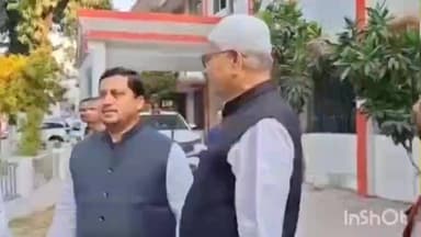 किशनगंज: पोठिया प्रखंड के राजस्व कर्मचारी द्वारा रिश्वत मांगने पर डीएम को सौंपा ज्ञापन