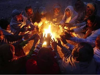 बूरमू: बुढ़मू में कड़ाके की ठंड, प्रशासन ने अभी तक अलाव का इंतजाम नहीं किया!