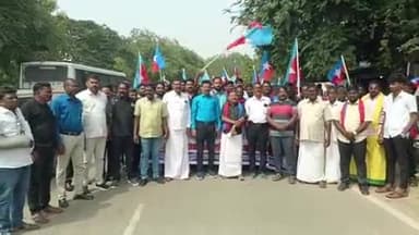 ஊத்தங்கரை: ரவுண்டானாவில் டாக்டர் அம்பேத்கர் நினைவு நாள் மற்றும் பாபர் மசூதி இடிப்பு நாளை முன்னிட்டு விடுதலை சிறுத்தைகள் கட்சி சார்பில் அமைதி ஊர்வலம் நடைபெற்றது