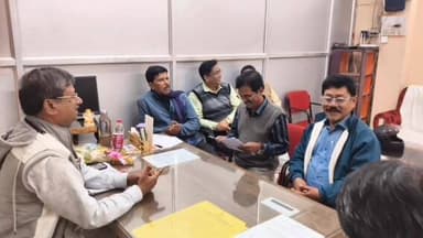 বিলোনিয়া: ১১ দফা দাবিতে বিলোনিয়া দক্ষিন জেলা শিক্ষা আধিকারিকের নিকট ডেপুটেশন প্রদান করেন টিজিটিএ