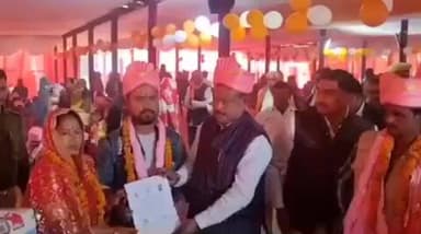 भिनगा: कलेक्ट्रेट भिनगा में मुख्यमंत्री सामूहिक विवाह योजना के तहत 45 जोड़ों का हुआ विवाह, वर-वधुओं को मिला प्रमाण पत्र व उपहार