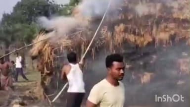 ইন্দপুর: হঠাৎ ধানের পালুইয়ে আগুন, আতঙ্কে ইন্দপুরের হিতাশি গ্রাম; দমকল কর্মীদের চেষ্টায় নিয়ন্ত্রণে