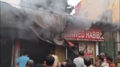 চাকদা: চাকদায় 12 নম্বর জাতীয় সড়কের পাশের এক প্লাস্টিকের দোকানে বিধ্বংসী আগুন,লক্ষাধিক টাকার ক্ষয়ক্ষতি