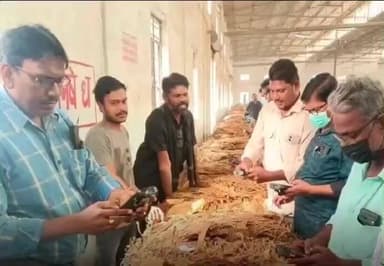 కొండపి: వివిధ కారణాలతో కొండపి పొగాకు వేలం కేంద్రంలో భారీగా పొగాకు బేళ్లను తిరస్కరించిన వేలం నిర్వహణ అధికారులు