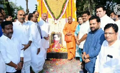 ಕಲಬುರಗಿ: ಡಾ.ಬಿ ಆರ್ ಅಂಬೇಡ್ಕರರ ಮಾಹಾ ಪರಿನಿರ್ವಹಣ ದಿನ ಹಿನ್ನೆಲೆ, ನಗರದಲ್ಲಿ ಅವರ ಪುತ್ಥಳಿಗೆ ಸಚಿವ ಖರ್ಗೆ ಮಾಲಾರ್ಪಣೆ