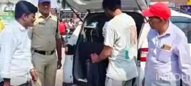 ఇల్లందు: గ్రామపంచాయతీ ఎన్నికల నేపథ్యంలో మణుగూరు మండలంలో వాహన తనిఖీలు చేపట్టిన ఎన్నికల అధికారులు