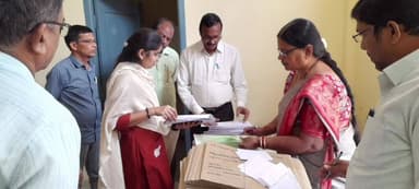 కోనారావుపేట: పోలింగ్ కేంద్రాలను పరిశీలించిన రాజన్న సిరిసిల్ల జిల్లా ఎన్నికల సాధారణ పరిశీలకులు