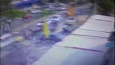 વડોદરા પૂર્વ: રસ્તા વચ્ચે આવી ગયેલી ગાય સાથે રિક્ષા અથડાતા ગાયનું મોત
CCTV