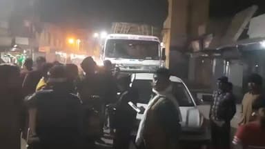 मुरैना नगर: ओवरब्रिज पर गेहूं से भरे ट्रक ने कार को मारी टक्कर, कोतवाली पुलिस जांच में जुटी