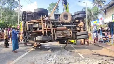 പത്തനാപുരം: പത്തനാപുരത്ത് പാറ കയറ്റിവന്ന ടിപ്പർ ലോറി മറിഞ്ഞു