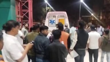 ଅନୁଗୋଳ: ଚନ୍ଦ୍ରବାହାଳ ଗ୍ରାମ ନିକଟରେ ଡିଭାଇଡରରେ ପିଟି ହୋଇ ଜଣେ ଗୁରୁତର