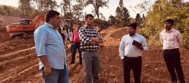 दंतेवाड़ा: सुदूर ग्राम चिकपाल से प्रतापगिरी तक निर्माणाधीन सड़क का कलेक्टर ने किया निरीक्षण, गुणवत्तापूर्ण निर्माण के दिए निर्देश