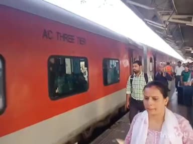 गोरखपुर: गोरखपुर से दिल्ली और मुंबई के लिए आज (रविवार) से चलेगी अतिरिक्त ट्रेनें, बढ़ती भीड़ को देखते हुए लिया गया फैसला