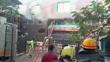 அமைந்தகரை: ஜிஎஸ்டி ஆணையாளர் அலுவலகத்தில் பயங்கர தீ விபத்து - கரும்புகை சூழ்ந்ததால் பரபரப்பு