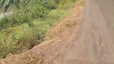 ఎర్ర పోతవరం వద్ద ప్రమాదకరంగా మారిన రహదారి