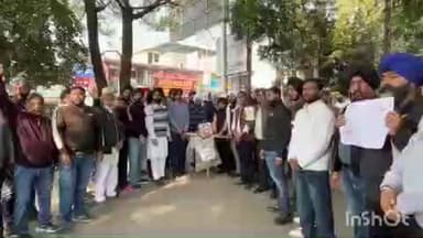 हल्द्वानी: हल्द्वानी के बुद्ध पार्क में सिख समाज ने पूर्व कैबिनेट मंत्री एवं कांग्रेस नेता हरक सिंह रावत का फूंका पूतला