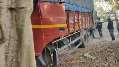 বোকাখাত: বোকাখাতৰ সাপজুৰী ৩৭ নং ৰাষ্ট্ৰীয় ঘাইপথত ভয়ংকৰ পথ দুৰ্ঘটনা,এজনৰ অৱস্থা সংকটজনক