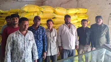 કોડીનાર: કોડીનાર તાલુકાના બરડા અને દેવળી ગામના ખેડૂતોને ખેતીવાડી વિભાગ દ્રારા 800 મેટ્રિક ટન યુરિયા ખાતરનુ વિતરણ કરાયુ