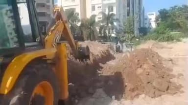 ఇబ్రహీంపట్నం: మియాపూర్ లో నాలాపై ఉన్న అక్రమ నిర్మాణాలను కూల్చివేసిన హైడ్రా అధికారులు