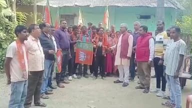 ফালাকাটা: রবিবার ফালাকাটা ব্লকের তাসাটি চা বাগানে ৩০টি পরিবার তৃণমূল ছেড়ে বিজেপিতে যোগদান করল