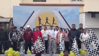 কলকাতা: দৌড়ের ছন্দে স্বাস্থ্যবার্তা: কলকাতায় ম্যারাথনে ফিরহাদ, পথে পথে যান নিয়ন্ত্রণ