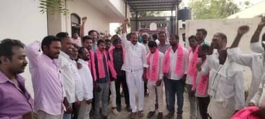 దేవరకద్ర: ముసాపేట మండలం తిమ్మాపూర్ గ్రామానికి చెందిన బిజెపి పార్టీ కి పలువురు నాయకులు బీఆర్ఎస్ పార్టీ లోకి చేరికలు*