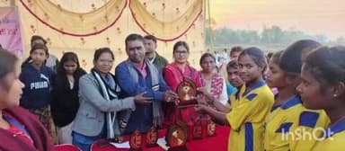 कसमार: कसमार में किशोरियों के बीच फुटबॉल और कबड्डी टूर्नामेंट का आयोजन