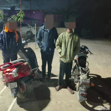 दावथ: योगिनी गांव से चोरी की बाइक और स्कूटी के साथ दावथ पुलिस ने तीन चोरों को किया गिरफ्तार