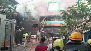 ஆவடி: அண்ணா நகர் ஜிஎஸ்டி ஆணையர் அலுவலகத்தில் தீ விபத்து தீயணைப்பு வீரர்கள் போராடி அனைத்தனர்,