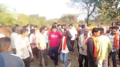 गुण्डरदेही: ग्राम परसदा में धर्मांतरित व्यक्ति के शव को गांव के शमशान में दफन न करने को लेकर हुआ जमकर बवाल