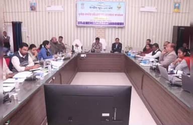 सूरजपुर: भूजल स्तर बढ़ाने हेतु वैज्ञानिक तकनीकों का पूर्ण उपयोग हो: कलेक्टर एस. जयवर्धन