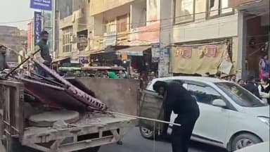 ਕਪੂਰਥਲਾ: ਨਗਰ ਨਿਗਮ ਨੇ ਰੈੱਡ ਕਰਾਸ ਮਾਰਕੀਟ ਵਿਚ ਲੱਗਦੀ ਸੰਡੇ ਮਾਰਕੀਟ ਦੌਰਾਨ ਨਜਾਇਜ਼ ਕਬਜ਼ੇ ਹਟਵਾਏ, ਸਮਾਨ ਕੀਤਾ ਜ਼ਬਤ