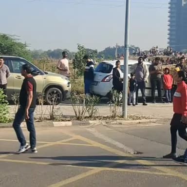 રાજકોટ પશ્ચિમ: અટલ સરોવર ખાતે યોજાયેલ ઐતિહાસિક એર શો જોવા લોકોની ભીડ ઉમટી,મનપા દ્વારા ગોઠવાયેલ વ્યવસ્થાની ભરપૂર પ્રશંસા