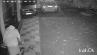 കോട്ടയം: പറത്താനം ആനിക്കുഴി ഭാഗങ്ങളിൽ വീടുകളിൽ സ്ത്രീകളുടെ വസ്ത്രങ്ങളും ചെരുപ്പും മോഷ്ടിക്കുന്നതിന്റെ സിസിടിവി ദൃശ്യങ്ങൾ പുറത്ത്