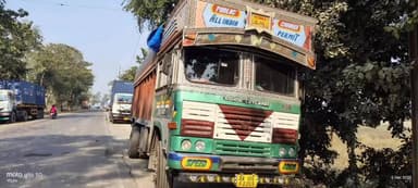 धमदाहा: चालक और मालिक की मिलीभगत से 30 लाख का सामान गायब, मीरगंज लाइन होटल के पास लावारिस मिला ट्रक