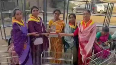 నారాయణరావుపేట: మల్యాల మండలం కొండగట్టు అగ్ని ప్రమాద బాధితులకు శ్రీ సత్యసాయి సేవా సమితి జగిత్యాల బృందం చేయూత