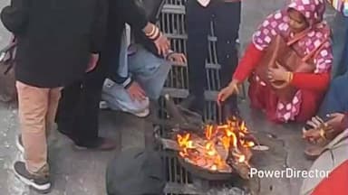 नैनीताल: लगातार बढ़ रही सर्दी को देखते हुए नगर पालिका ने नैनीताल में जलने वाले अलाव की संख्या बढ़ाई