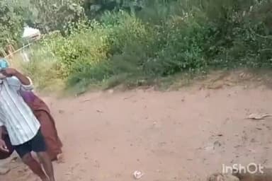 శృంగవరపుకోట: ప్రభుత్వాలు మారిన తప్పని డోలి మొతలు,ఎస్. కోట మండలం మూలబోడ్డవర గాదిలిలోవ గిరిజన గర్భిణి అవస్థలు