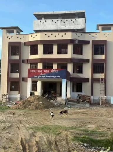 चोरौत: हत्या मामले में आरोपी के घर कुर्की-जब्ती की कार्रवाई