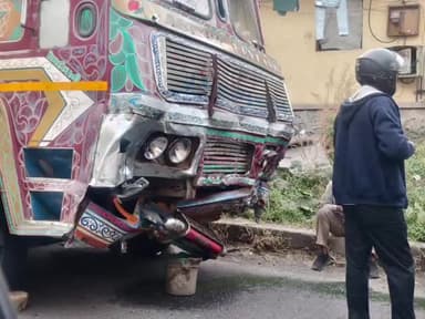 खंडाळा: खंबाटकी घाटात माळ ट्रकने चार ते पाच वाहनांना उडवले ट्रकचा विकास खंडाळा पोलिसांनी घेतले ताब्यात