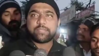 बरूराज मोतीपुर: मुख्य पार्षद को गाली देने वालों की गिरफ्तारी की मांग को लेकर बोरिंग चौक से ग्रामीणों का आक्रोश मार्च