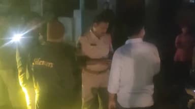 సిర్పూర్ టి: స్థానిక సంస్థల ఎన్నికల నేపథ్యంలో ఈజ్ గం పోలీస్ స్టేషన్ పరిధిలో వాహన తనిఖీలు చేపట్టిన పోలీసులు