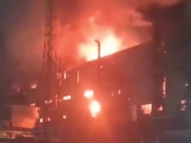 নাহৰকটীয়া: নামৰূপ ব্ৰহ্মপুত্ৰ ভেলী সাৰ কাৰখানাত ভয়ংকৰ অগ্নিকাণ্ড, অগ্নি নিৰ্বাপন কৰিবলৈ উপস্থিত হয় অগ্নি নিৰ্বাপক বাহিনীৰ দল