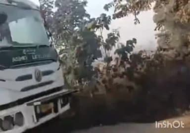 प्रतापपुर: धरना प्रदर्शन के ज्ञापन के बाद जगन्नाथपुर खदान के सामने सड़क में टीलेनुमा उभार को SECL ने हटवाया