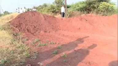 ಸಂಡೂರು: ತಾಲೂಕಿನ ಬನ್ನಿಹಟ್ಟಿ ರೈಲ್ವೆ ಯಾರ್ಡಲ್ಲಿ 8000 ಟನ್ ಅಕ್ರಮ ಅದಿರು ಸಾಗಾಟ ಕೇಸನ್ನು ಸಿಬಿಐಗೆ ವಹಿಸಲು; ಪಟ್ಟಣದಲ್ಲಿ ಬಿಜೆಪಿಮುಖಂಡರ ಒತ್ತಾಯ