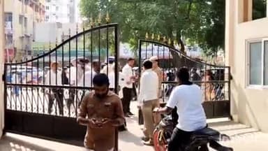 மதுரை தெற்கு: மதுரை மாவட்ட போக்சோ சிறப்பு நீதிமன்றத்திற்கு வெடிகுண்டு மிரட்டல் வெடிகுண்டு தடுப்பு பிரிவினர் மோப்ப நாய் உதவியுடன் சோதனை