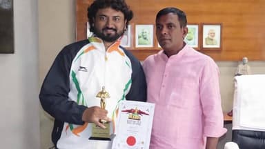 પ્રાંતિજ: પ્રાંતિજ ના હાર્દિક બ્રહ્મભટ્ટ ને બેસ્ટ કરાટે કોચ ઓફ ધ યર એવોર્ડ થી સન્માનિત