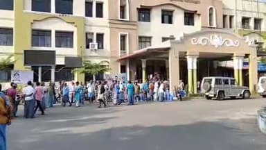 பெரம்பலூர்: "முறைகேட்டில் ஈடுபட்டவர்களுக்கு சம்பளமா" சிறுவாச்சூர் பால் உற்பத்தியாளர்கள் கலெக்டர் அலுவலகத்தை முற்றுகையிட்டு போராட்டம்