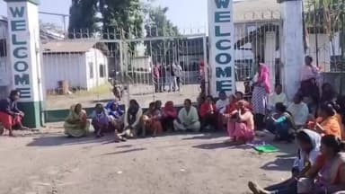 মাদারিহাট: বকেয়া মজুরির দাবিতে সোমবার অনশনে বসলেন বীরপাড়া চা বাগানের শ্রমিকরাl