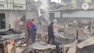 পশ্চিম যোৰহাট: ফাঁচীআলিত সংঘটিত হয় এক ভয়ংকৰ অগ্নিকাণ্ড , প্ৰায় ২৫ টা সৰু সৰু ভাড়াঘৰ জুইত জাহ যায় , নষ্ট লক্ষাধিক টকাৰ সামগ্ৰী